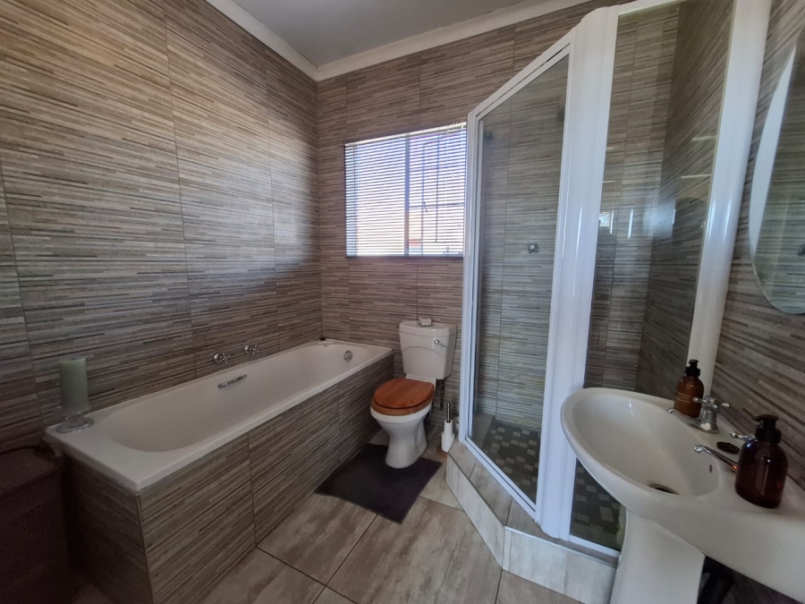 2 Bedroom Property for Sale in Noordhoek Free State